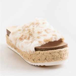 DV by Dolce Vita Ilenia
Platforms